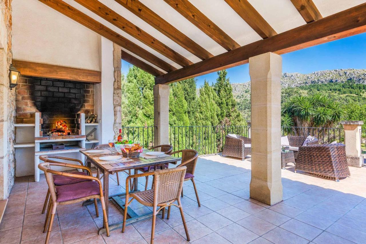 Tomas Villa Cala de Sant Vicenc